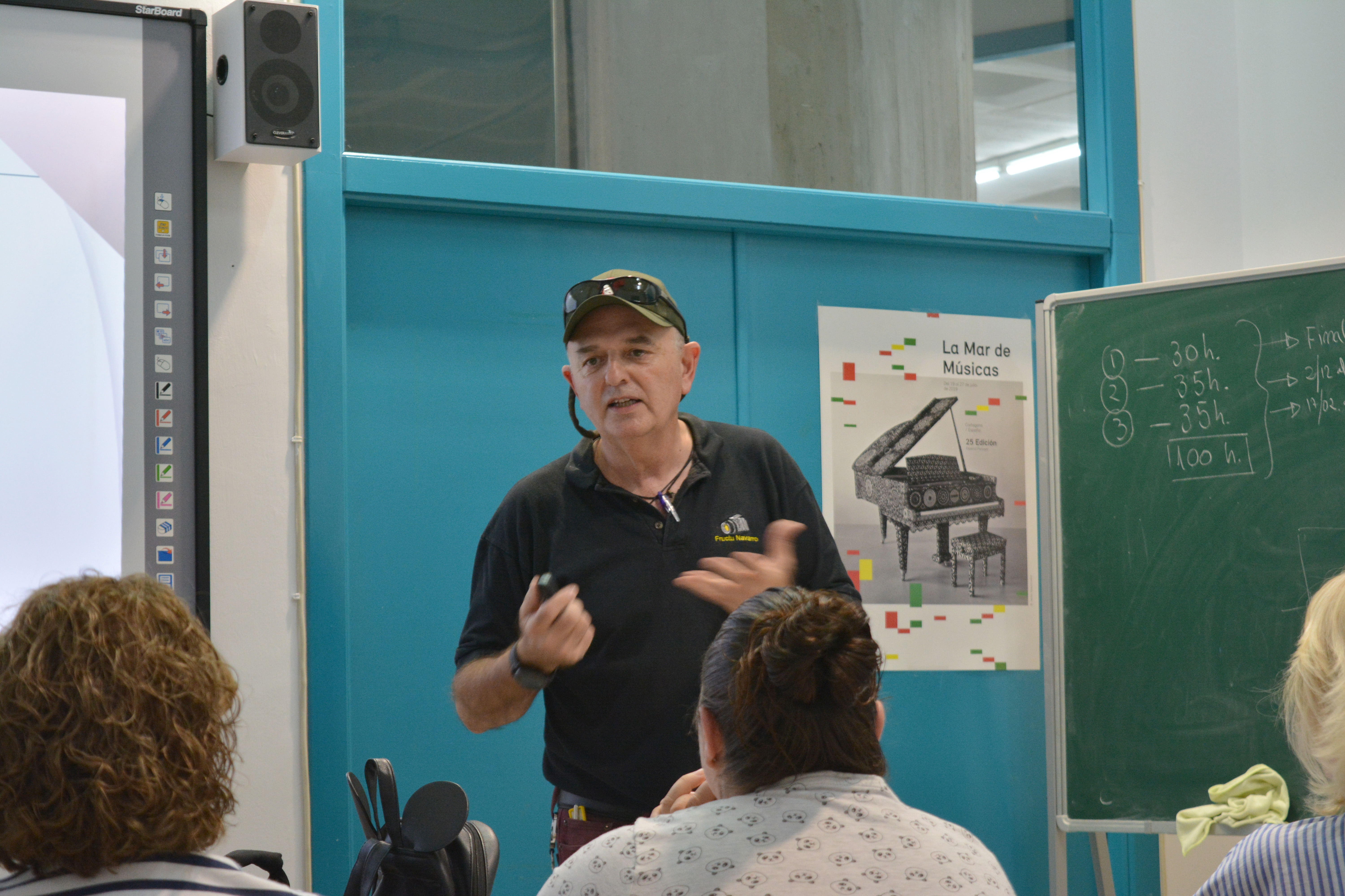 Fructu impartiendo formación